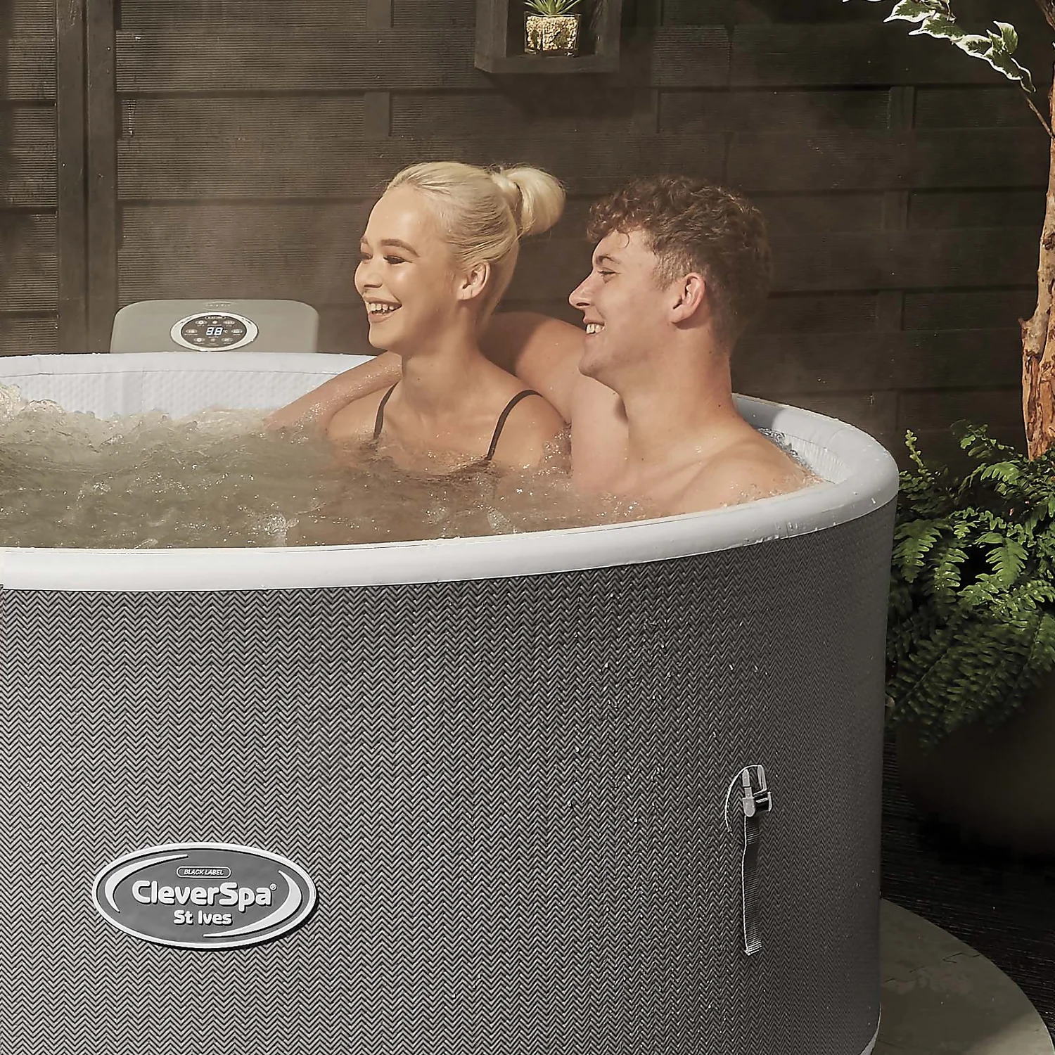 CleverSpa St Ives 5 Person Drop Stitch Hot Tub With W-Fi-enabled CleverLink App & Halo LED Light 9 CleverSpa St Ives 5 Person Drop Stitch Hot Tub With W-Fi-enabled CleverLink App & Halo LED Light - Image 7